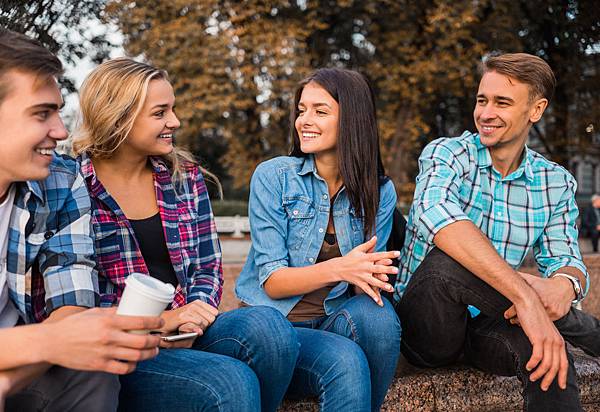 friends_talk_shutterstock_328756655.jpg friends_talk_shutterstock_328756655.jpg