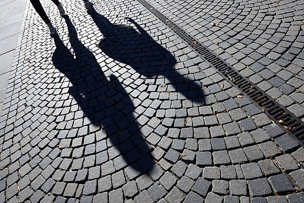 man_walk_shutterstock_155064017.jpg man_walk_shutterstock_155064017.jpg