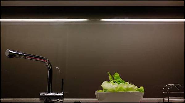 烤漆玻璃牆面.jpg 烤漆玻璃牆面.jpg