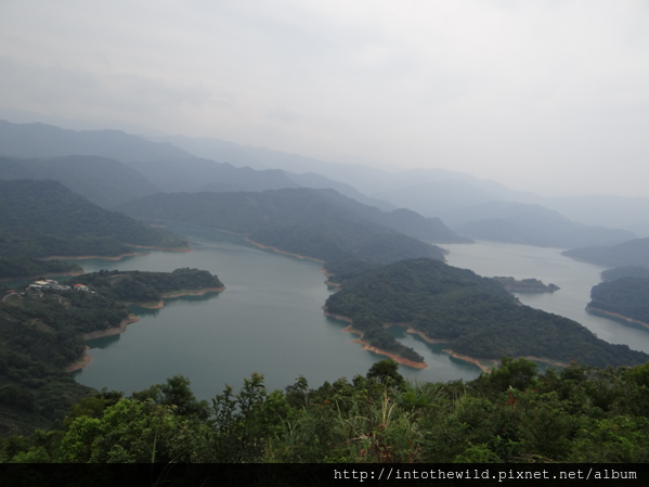 圖片28_鱷魚頭被右邊山坡擋住