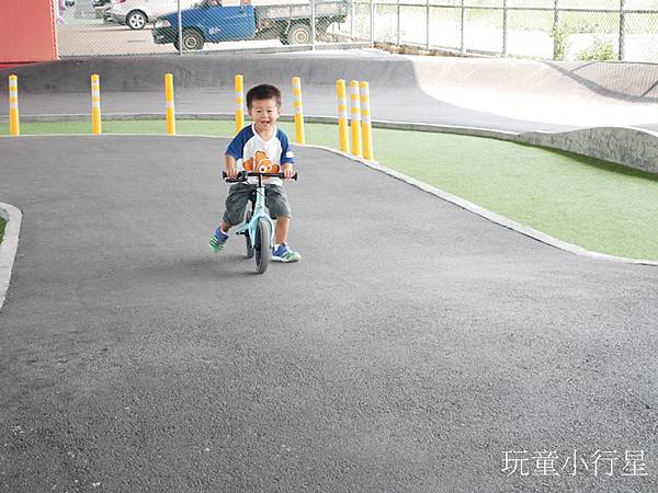 兒童腳踏車滑步車直排輪滑板練習場地,中彰運動公園夢想輪動場/機車考照練習場