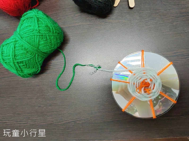 yarn weaving1.jpg