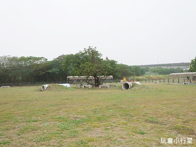 屏東河濱公園寵物公園3.JPG