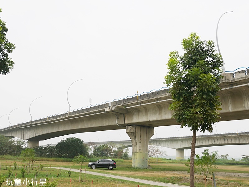 屏東河濱公園寵物公園7.JPG