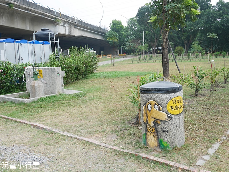 屏東河濱公園寵物公園8.JPG