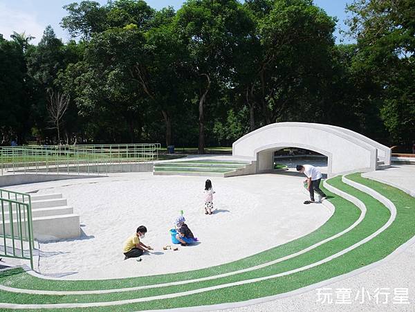 嘉義公園孔廟樹屋遊戲場2.JPG