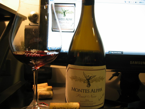 Montes Alpha Pinot Noir 2006_1.JPG