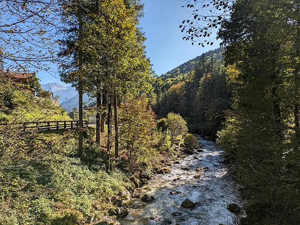 德國南部風光之旅--Day1 藍紹教堂、魔法森林、辛特湖半日