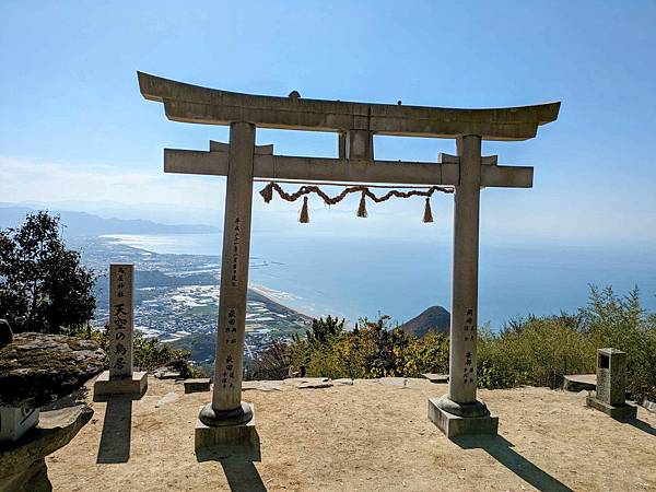 日本四國-觀音寺市周邊景點(錢型沙繪+高屋神社天空鳥居+父母