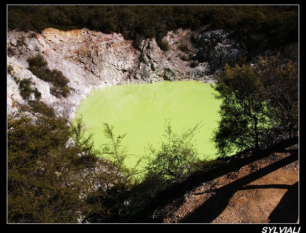 WAIOTAPU04.jpg WAIOTAPU04.jpg