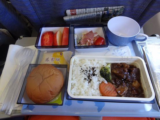 [2014-03-31] 飛行機内の昼食－牛肉飯セット
