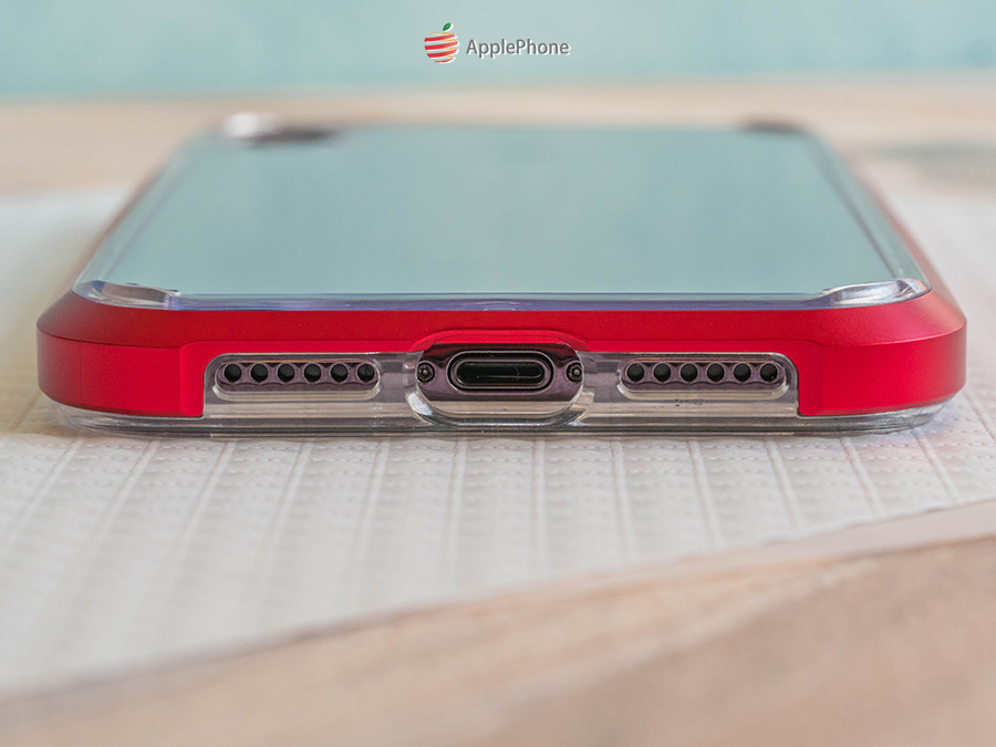 底部開孔非常精準,充電孔加大  市面上大多充電線皆可使用 底部開孔非常精準,充電孔加大  市面上大多充電線皆可使用