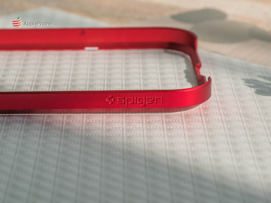 LOGO 隱身於邊框側面 LOGO 隱身於邊框側面