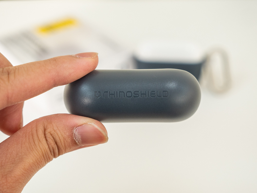 【 開箱 】犀牛盾 AirPods Pro・抗衝擊保護套 石墨黑 上蓋 【 開箱 】犀牛盾 AirPods Pro・抗衝擊保護套 石墨黑 上蓋