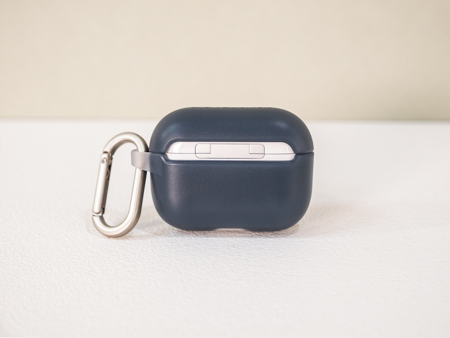 【 開箱 】犀牛盾 AirPods Pro・抗衝擊保護套 石墨黑 背面 【 開箱 】犀牛盾 AirPods Pro・抗衝擊保護套 石墨黑 背面