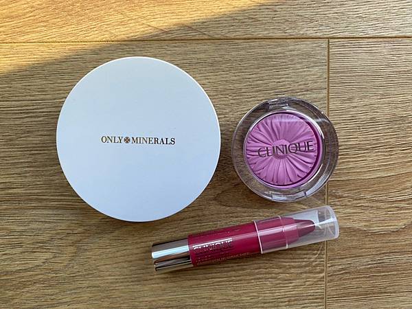 礦物粉底01.jpg 礦物粉底01.jpg