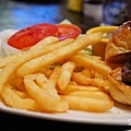 110601_12_TableJoe.jpg