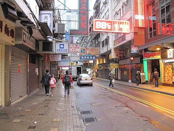 尖沙咀(榮華茶餐廳在澳門茶餐廳隔壁)