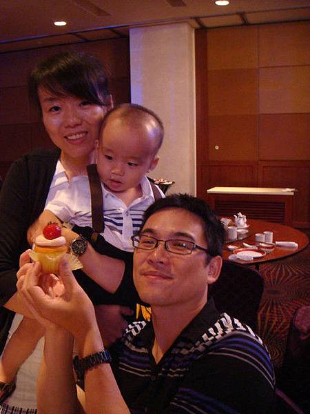 1Y 2M 2010.8.7 漢神巨蛋翠園餐廳過父親節 (3_002.jpg