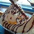 沙灘小酒館餐5_香蕉船冰淇淋.JPG
