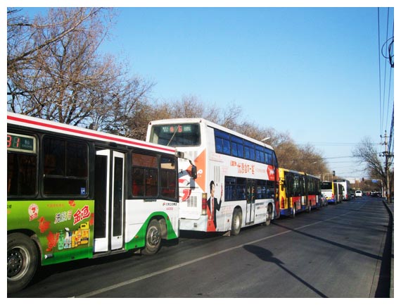 往圓明園路上大塞車.jpg