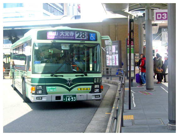 幾乎每天搭的小綠巴士，一天500日圓好方便