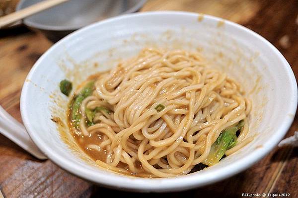 台北-采岳軒重慶抄手麵食-大安站-東門站-蔥白耳絲-川北涼皮-辣椒小皮-炸響鈴-川味擔擔麵-魚香紹子麵-白油紅油抄手 (18)