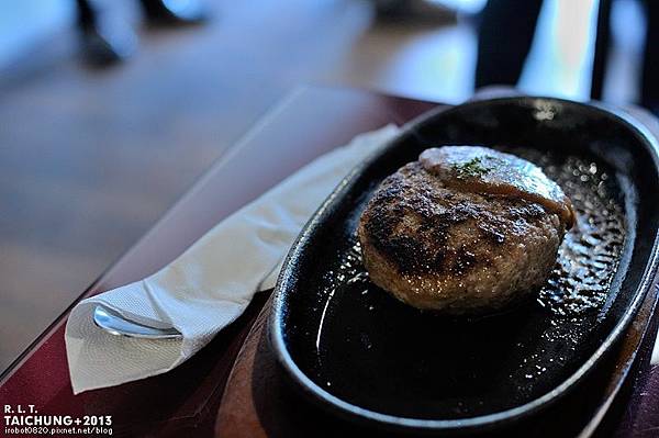 台中-異鄉人咖哩日本食堂-漢堡排-牛肉-豬肉滑蛋咖哩 (3)