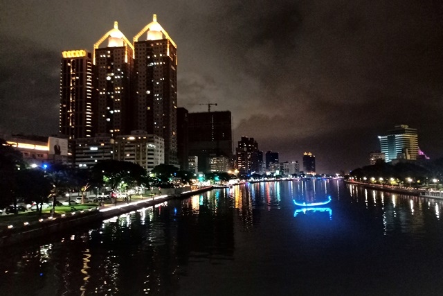 【高雄】愛河夜景、東京酒場暢飲、佑煦行旅入住體驗