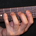 如何彈吉他-左右手姿勢