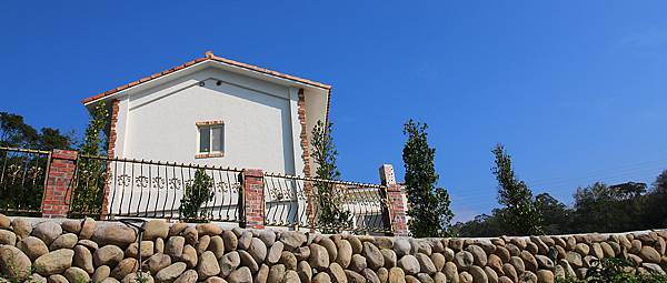 1114169109_x.jpg 1114169109_x.jpg