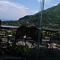 view真是不錯，右為雞籠山