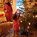 Decorate X'mas tree with Gulla.  有認真娤扮聖誕樹。