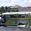 菲律賓的公車，喇吧聲是公雞叫唷！.jpg