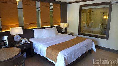 PREMIER ROOM WITH DIRECT POOL ACCESS