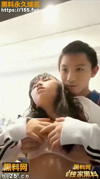 20240108 親兄妹亂倫大戰一觸即發!趁父母不在家打鬧,沒想到妹妹把哥哥的慾火給玩出來了!1.jpg