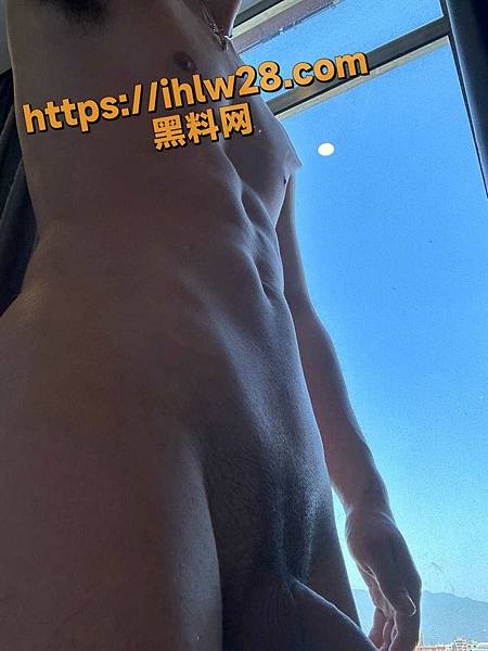 20240923 帥哥男模露臉性愛影片流出,有自己用飛機杯榨精爆射,也有和同行女模特約炮!3