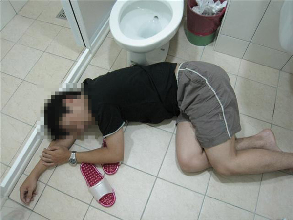一哥與馬桶.jpg 一哥與馬桶.jpg