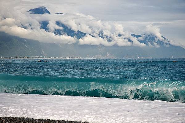 800px-Taiwan_2009_HuaLien_City_CiSingTan_Bay_FRD_8343.jpg