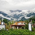 800px-Taiwan_2009_HuaLien_City_Roadside_Cemetery_FRD_8181.jpg