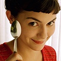 amelie-audrey-tautou-as-amelie-poulain-innocent-n-naive-girl.jpg