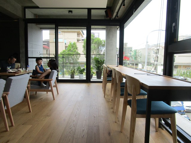 2018-6-8walk in cafe 011.JPG