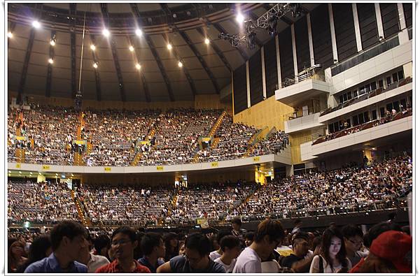 陸陸續續進場了