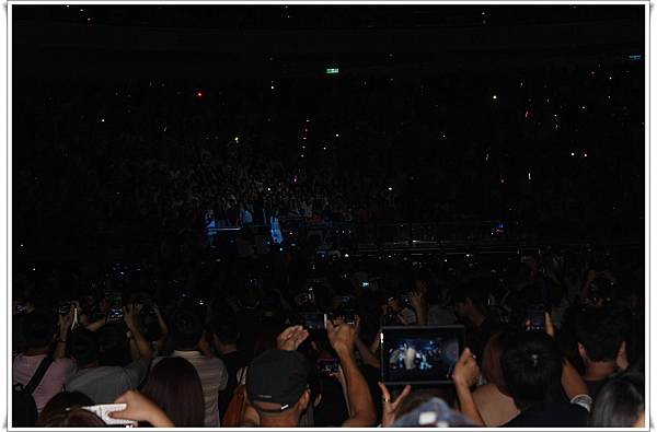 連ipad2都拿出來了...果然每一分每一秒都是歷史...XD