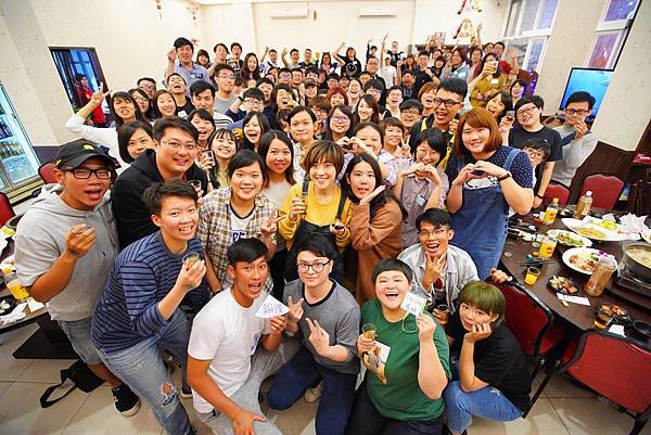 百人熱炒高雄合照1.jpg 百人熱炒高雄合照1.jpg
