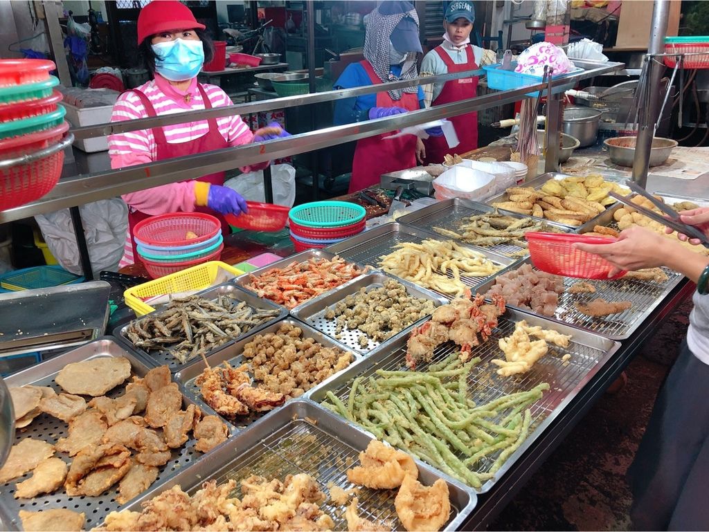 高雄美食 蚵仔寮必吃的美食 吃多少夾多少 新鮮便宜超級好吃 蔡炸海鮮 安安 日常 痞客邦