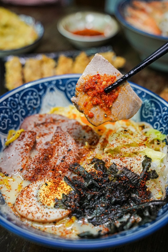 高雄美食｜超佛系拉麵百元有找/超澎湃海鮮拉麵＆炸物好吃必點/