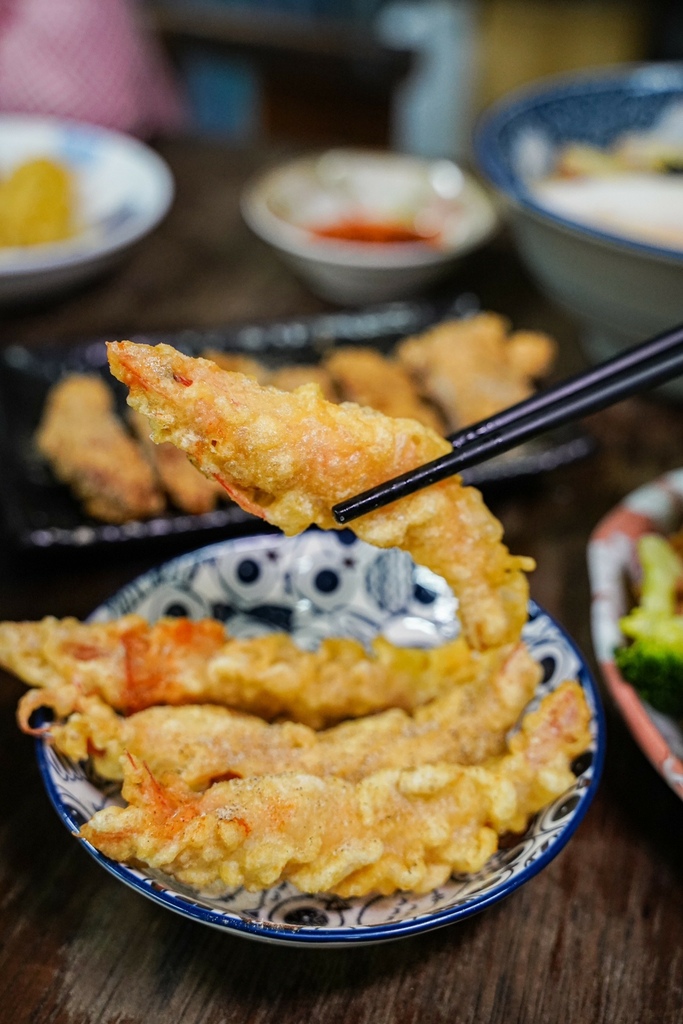 高雄美食｜超佛系拉麵百元有找/超澎湃海鮮拉麵＆炸物好吃必點/