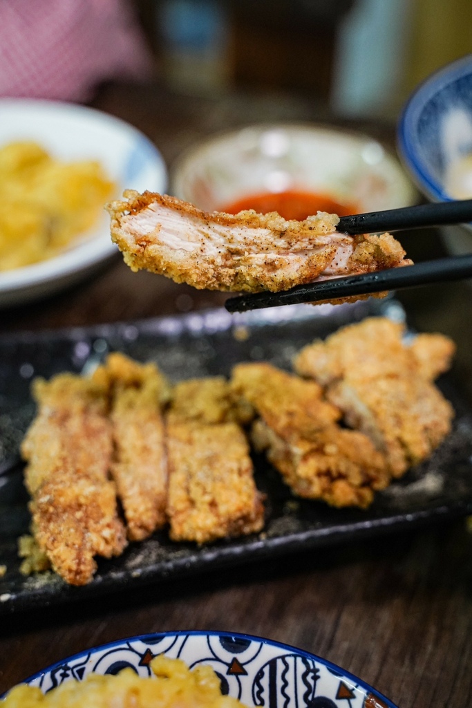 高雄美食｜超佛系拉麵百元有找/超澎湃海鮮拉麵＆炸物好吃必點/