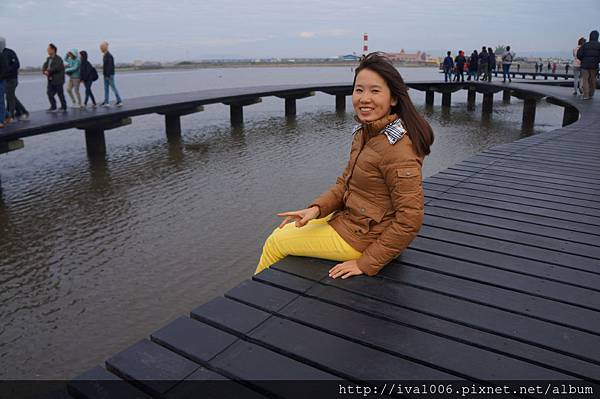 高美溼地 - 很喜歡海浪般的木棧道